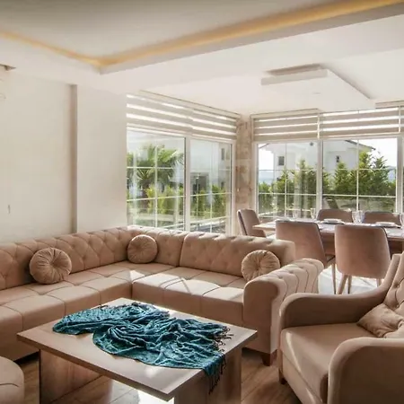Trefoil Villa *