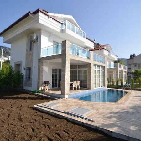 Trefoil Villa *